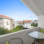1 Bedroom Pet Friendly In Apartment *