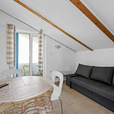 1 Bedroom Cozy In Brodarica (Sibenik-Knin)