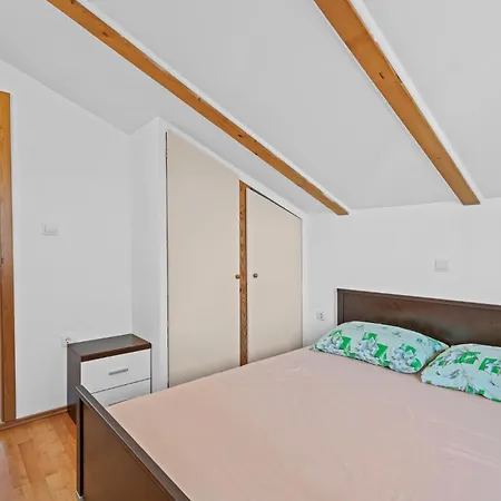 1 Bedroom Amazing In Brodarica (Sibenik-Knin)