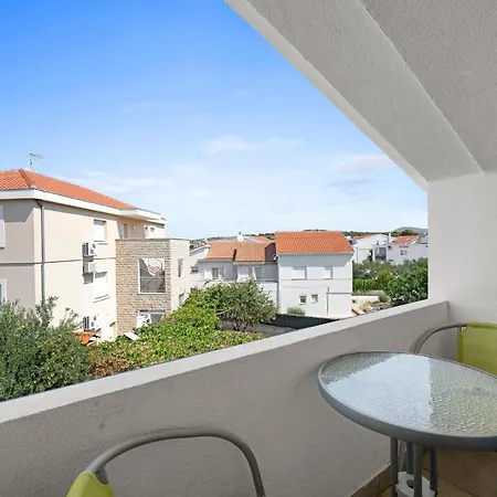 1 Bedroom Amazing In Apartment *