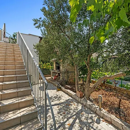 Apartament 1 Bedroom Cozy In Brodarica (Sibenik-Knin)