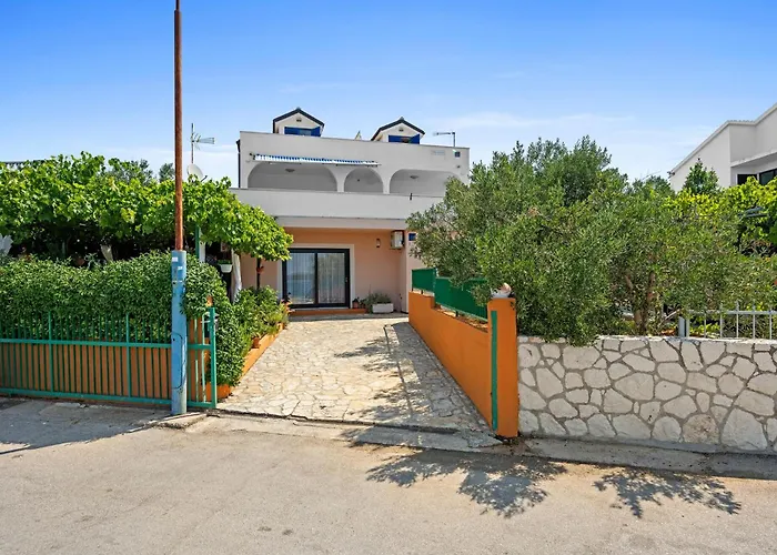 1 Bedroom Cozy In Apartman Brodarica (Sibenik-Knin)