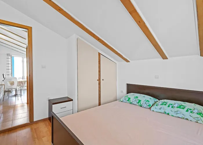 1 Bedroom Cozy In Brodarica (Sibenik-Knin)