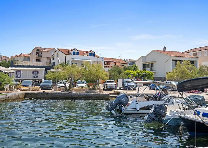 1 Bedroom Cozy In Brodarica (Sibenik-Knin)